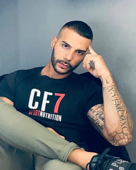 Portrait de Teddy, de CF7 Sport Nutrition, en t-shirt CF7